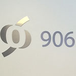 906